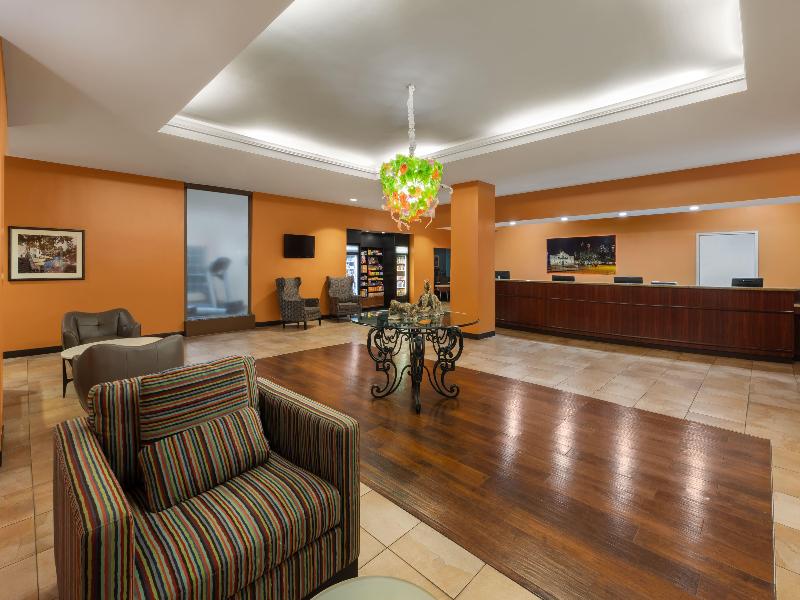La Quinta Inn & Suites by Wyndham Medical Ctr NW image