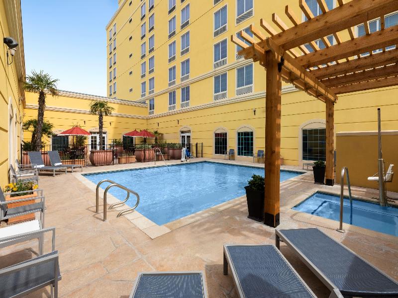 La Quinta Inn & Suites by Wyndham Medical Ctr NW image