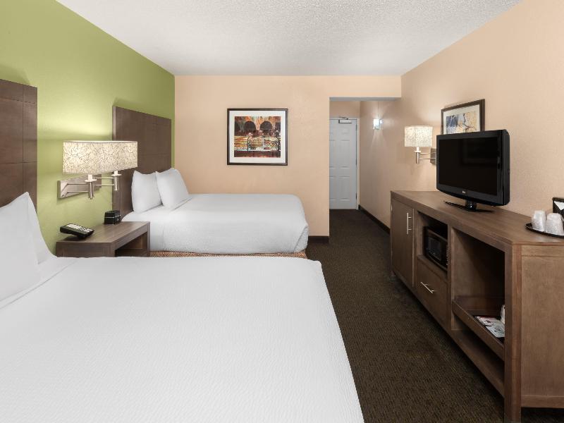 La Quinta Inn & Suites by Wyndham Medical Ctr NW image