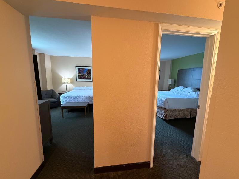 La Quinta Inn & Suites by Wyndham Medical Ctr NW image