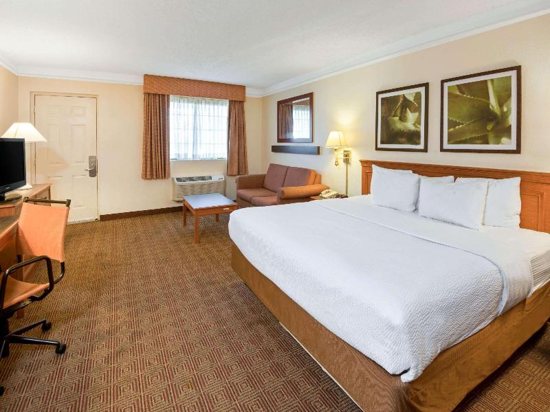 La Quinta Inn San Antonio Market Square image