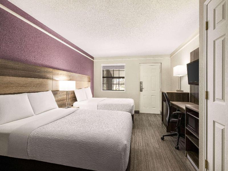 La Quinta Inn San Antonio Lackland image