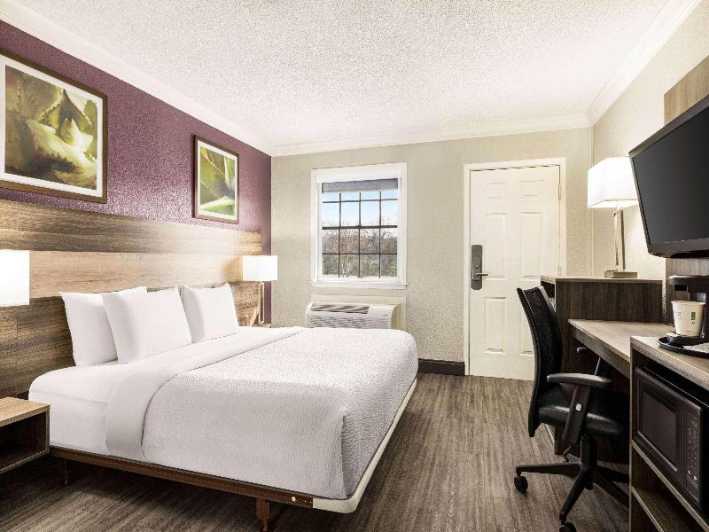 La Quinta Inn San Antonio Lackland image