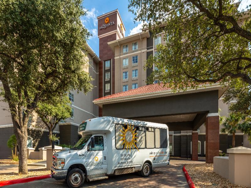 La Quinta Inn and Suites San Antonio Airport image