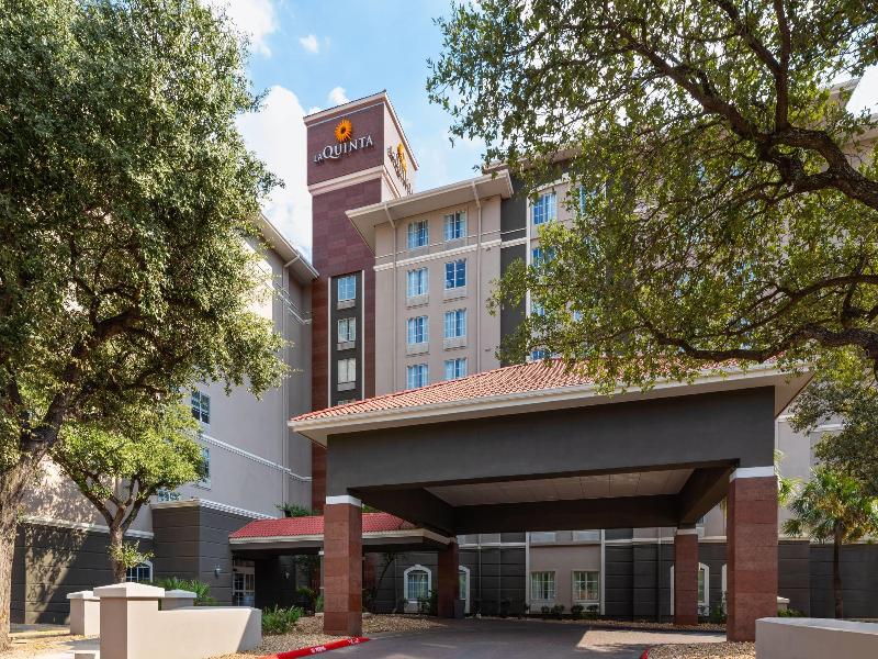 La Quinta Inn and Suites San Antonio Airport image