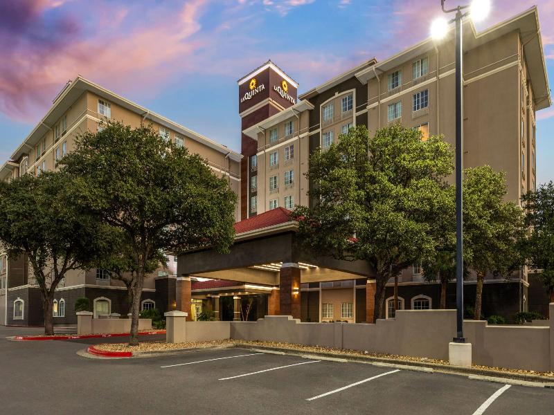 La Quinta Inn and Suites San Antonio Airport image