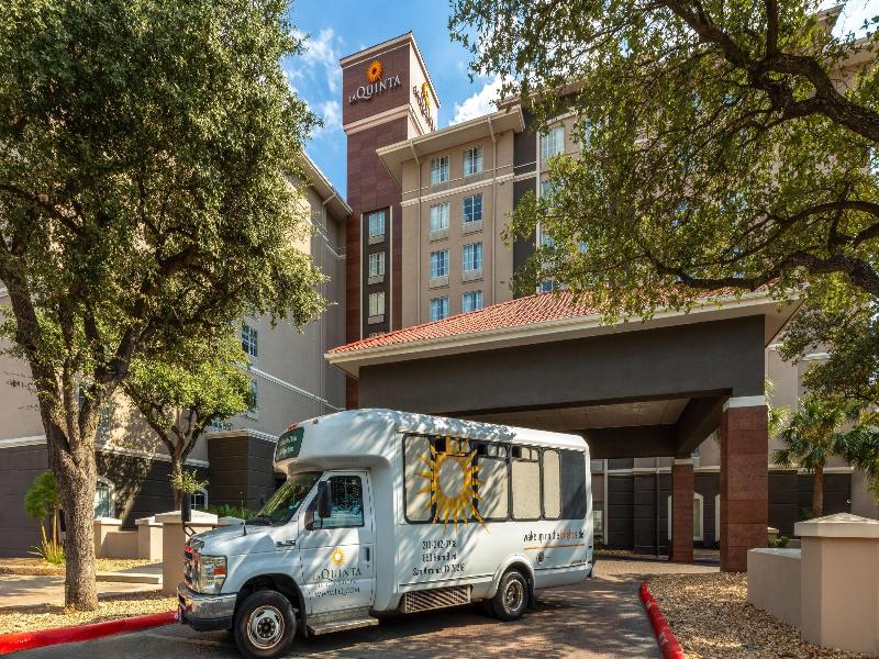 La Quinta Inn and Suites San Antonio Airport image