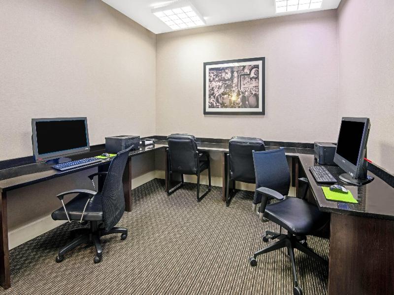 La Quinta Inn and Suites San Antonio Airport image