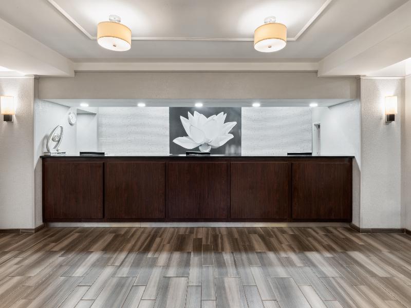 La Quinta Inn and Suites San Antonio Airport image