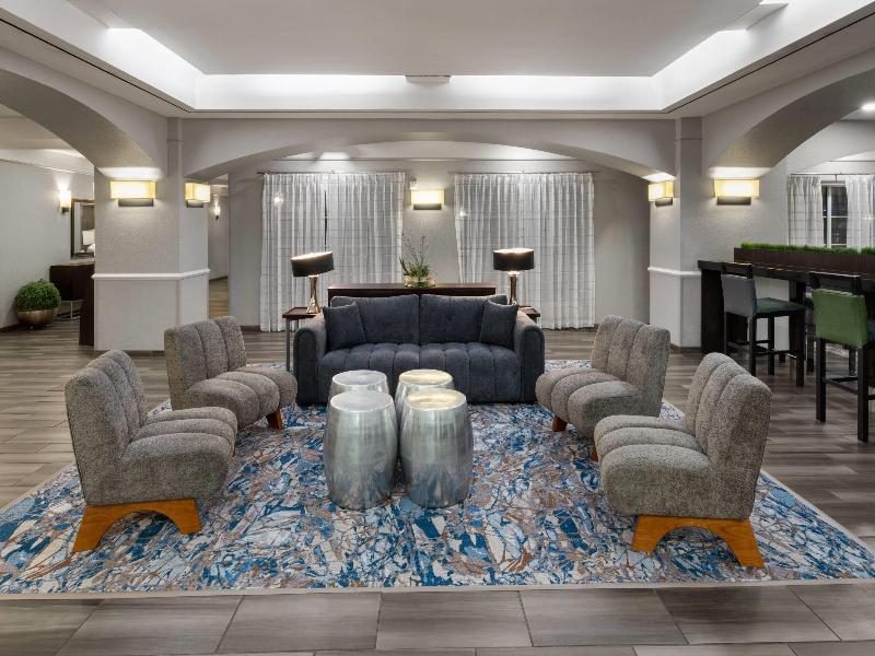 La Quinta Inn and Suites San Antonio Airport image
