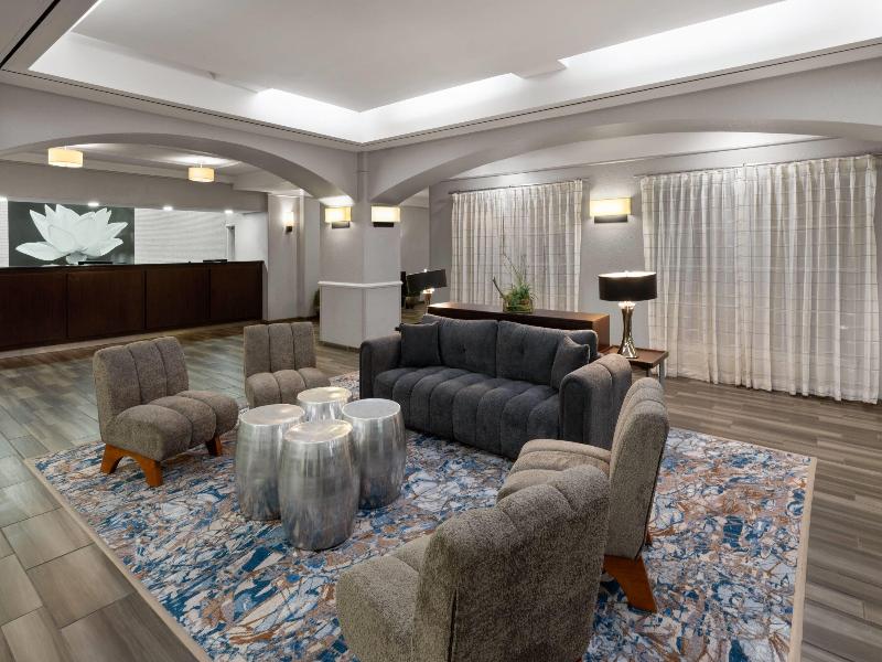 La Quinta Inn and Suites San Antonio Airport image