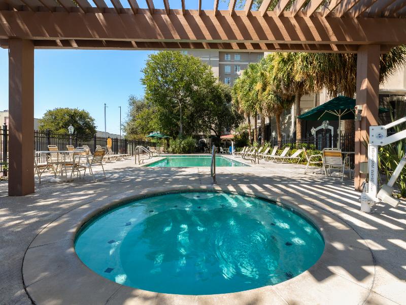 La Quinta Inn and Suites San Antonio Airport image
