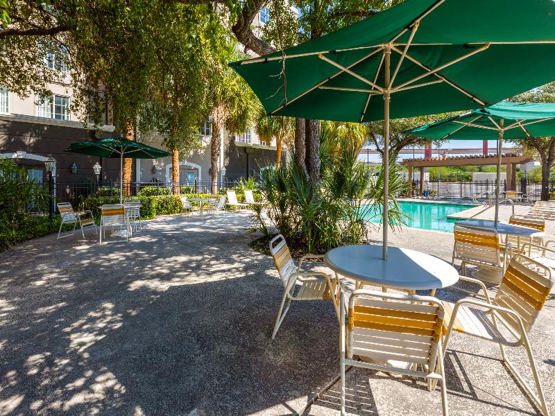 La Quinta Inn and Suites San Antonio Airport image