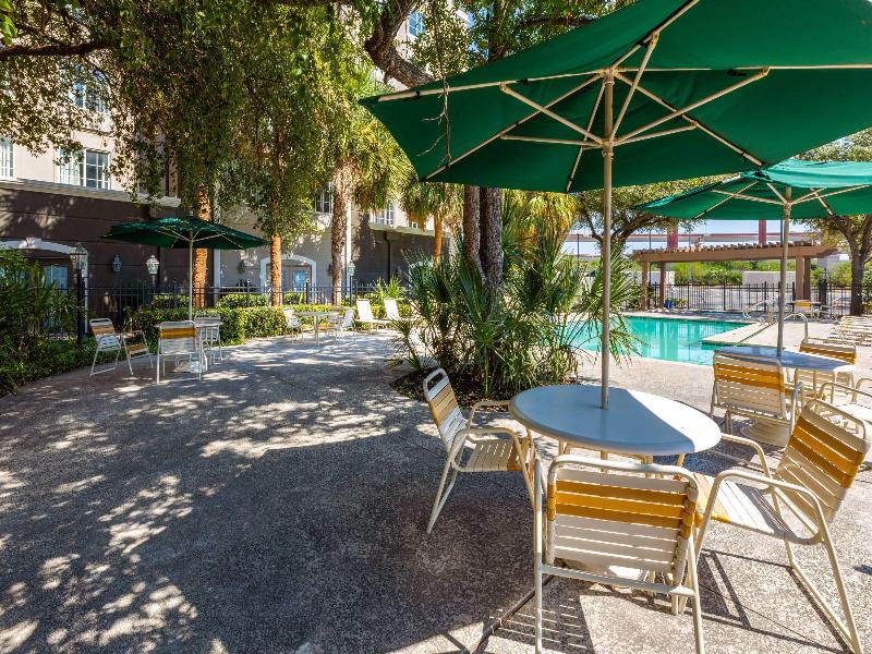 La Quinta Inn and Suites San Antonio Airport image