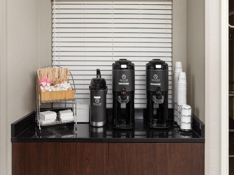 La Quinta Inn and Suites San Antonio Airport image