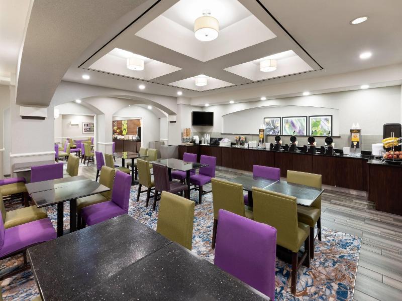 La Quinta Inn and Suites San Antonio Airport image