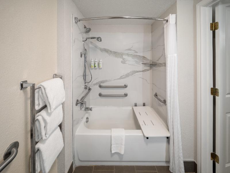 La Quinta Inn and Suites San Antonio Airport image