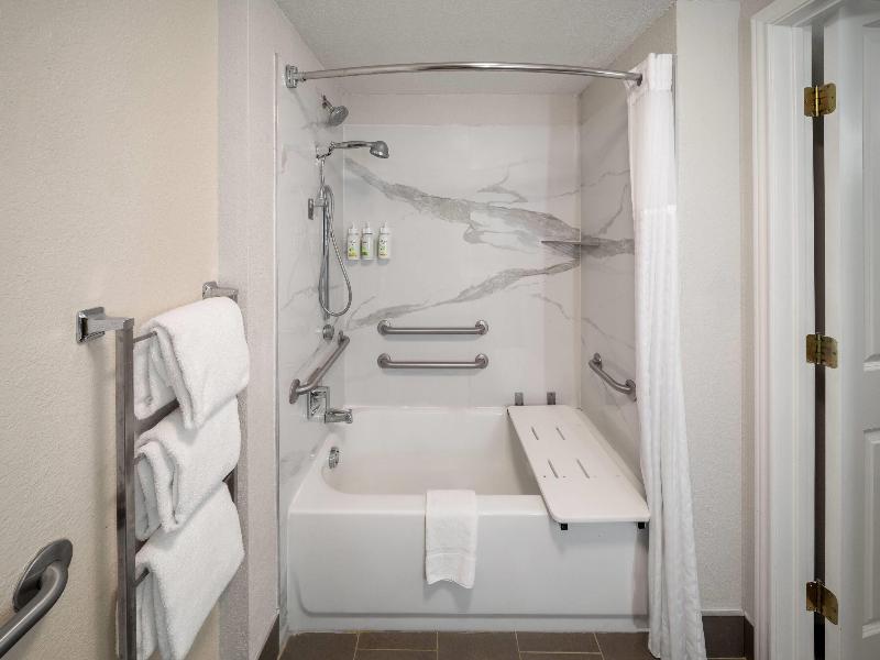 La Quinta Inn and Suites San Antonio Airport image