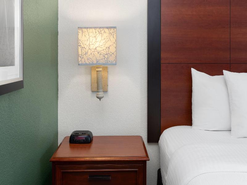 La Quinta Inn and Suites San Antonio Airport image
