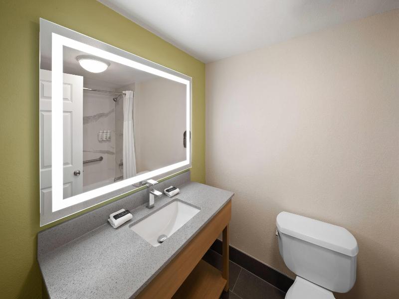 La Quinta Inn and Suites San Antonio Airport image