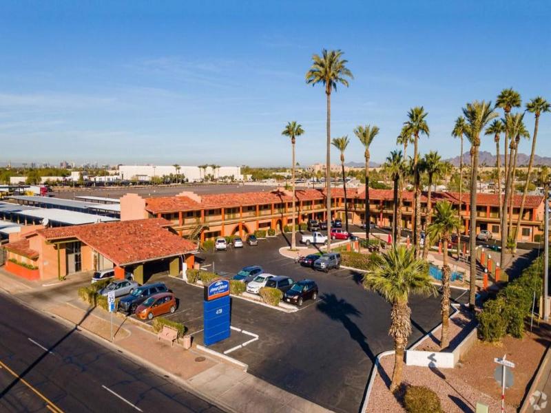 Howard Johnson by Wyndham Phoenix Arpt/Downtown  image