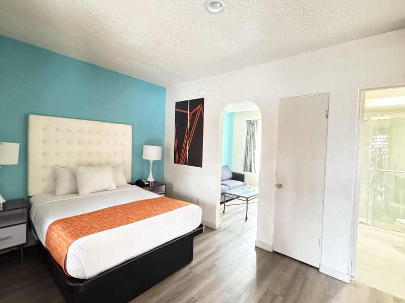 Howard Johnson by Wyndham Phoenix Arpt/Downtown  image