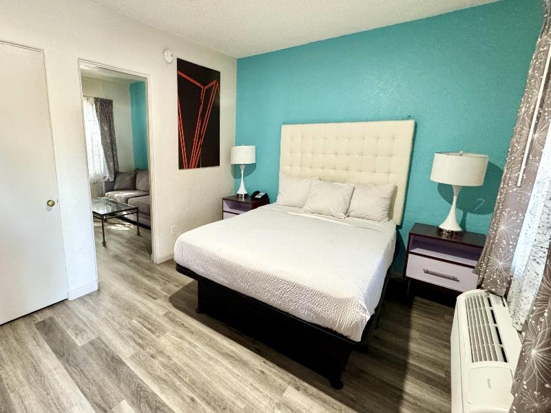 Howard Johnson by Wyndham Phoenix Arpt/Downtown  image
