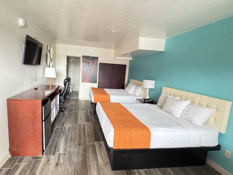 Howard Johnson by Wyndham Phoenix Arpt/Downtown  image
