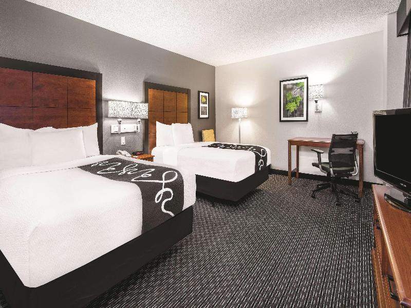 La Quinta Inn & Suites San Antonio Riverwalk image