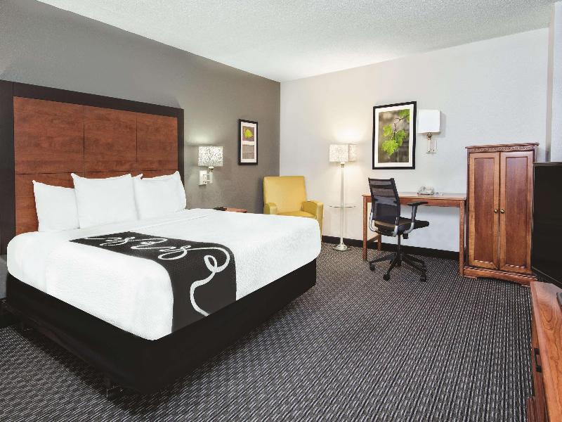 La Quinta Inn & Suites San Antonio Riverwalk image