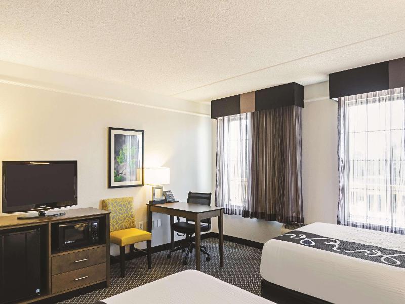 La Quinta Inn & Suites San Antonio Riverwalk image