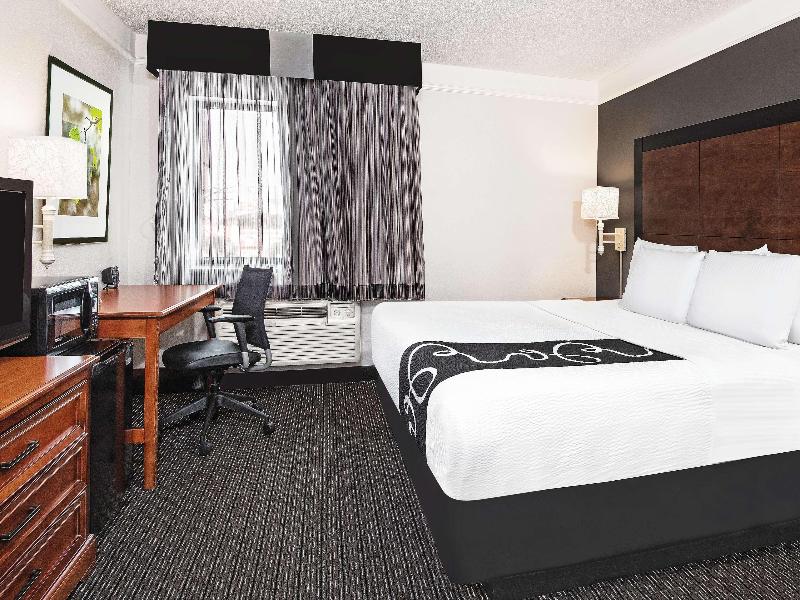 La Quinta Inn & Suites San Antonio Riverwalk image
