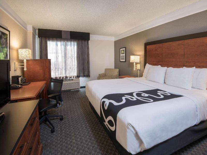 La Quinta Inn & Suites San Antonio Riverwalk image