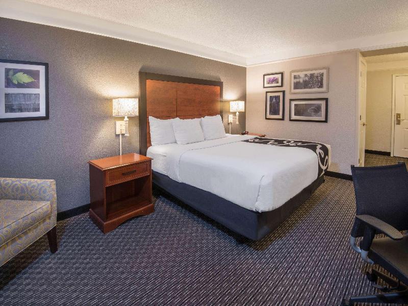 La Quinta Inn & Suites San Antonio Riverwalk image