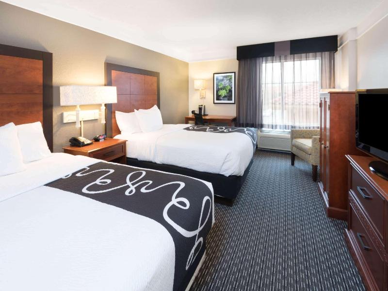 La Quinta Inn & Suites San Antonio Riverwalk image