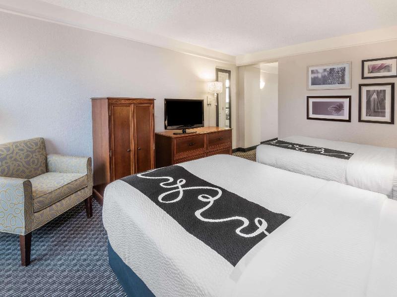 La Quinta Inn & Suites San Antonio Riverwalk image