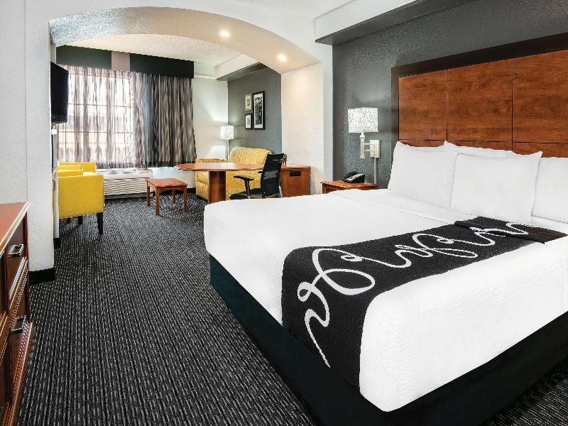 La Quinta Inn & Suites San Antonio Riverwalk image