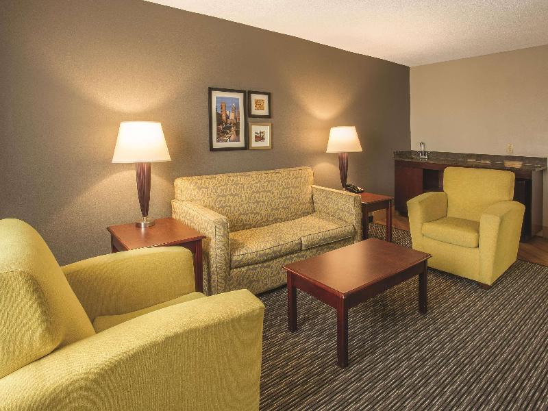 La Quinta Inn & Suites San Antonio Riverwalk image