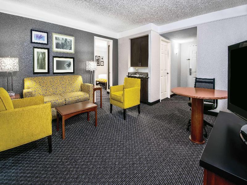 La Quinta Inn & Suites San Antonio Riverwalk image