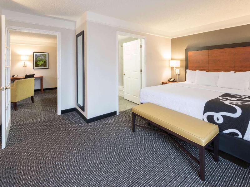 La Quinta Inn & Suites San Antonio Riverwalk image