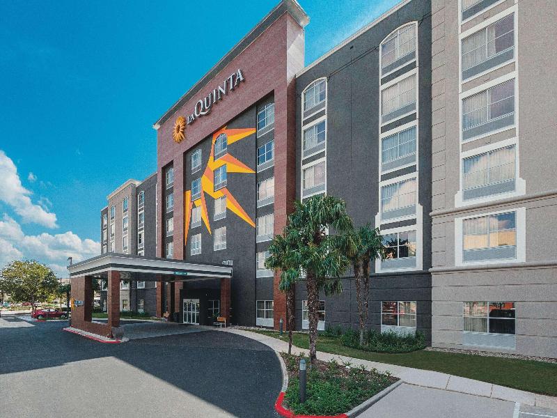 La Quinta Inn & Suites San Antonio Downtown image
