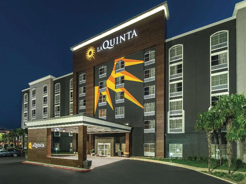 La Quinta Inn & Suites San Antonio Downtown image