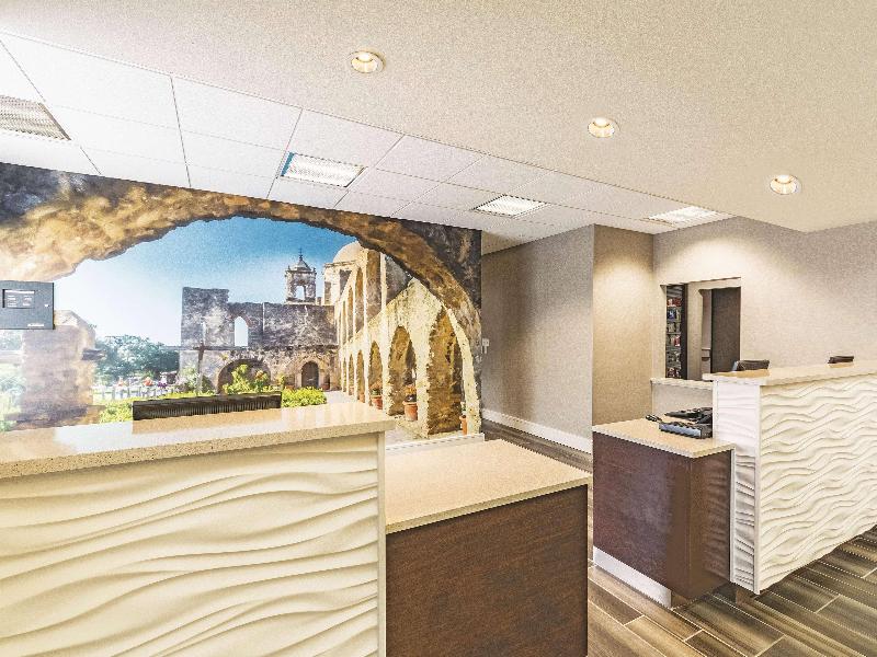 La Quinta Inn & Suites San Antonio Downtown image