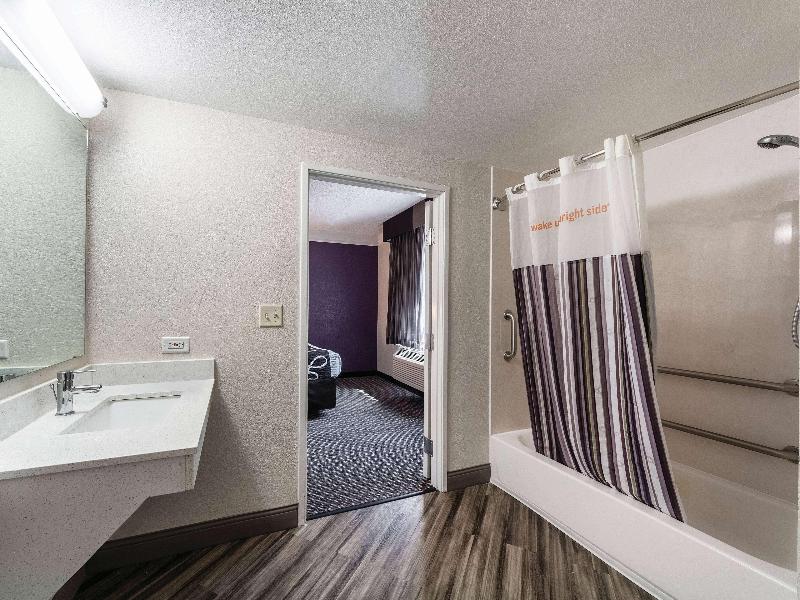 La Quinta Inn & Suites San Antonio Downtown image