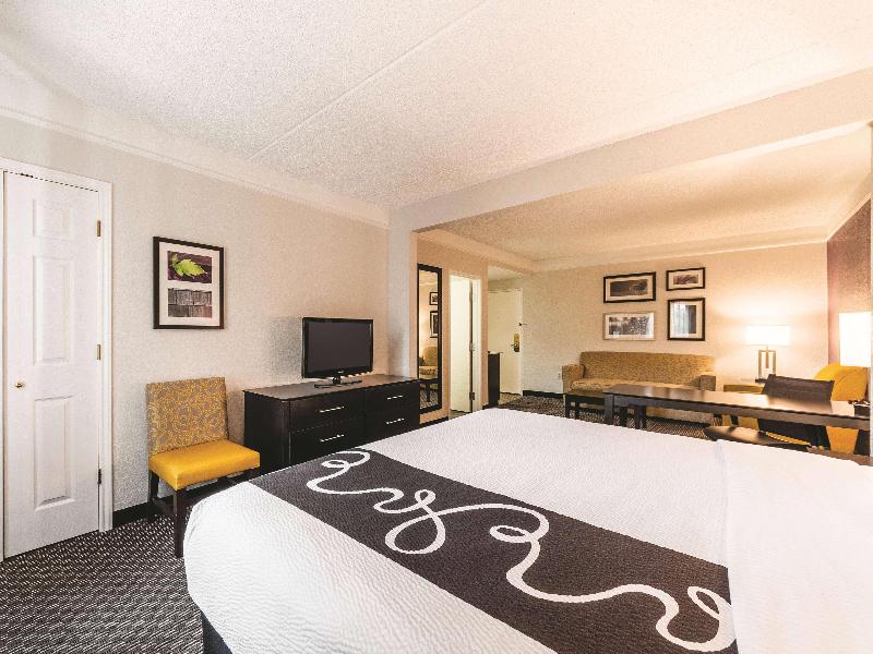 La Quinta Inn & Suites San Antonio Downtown image