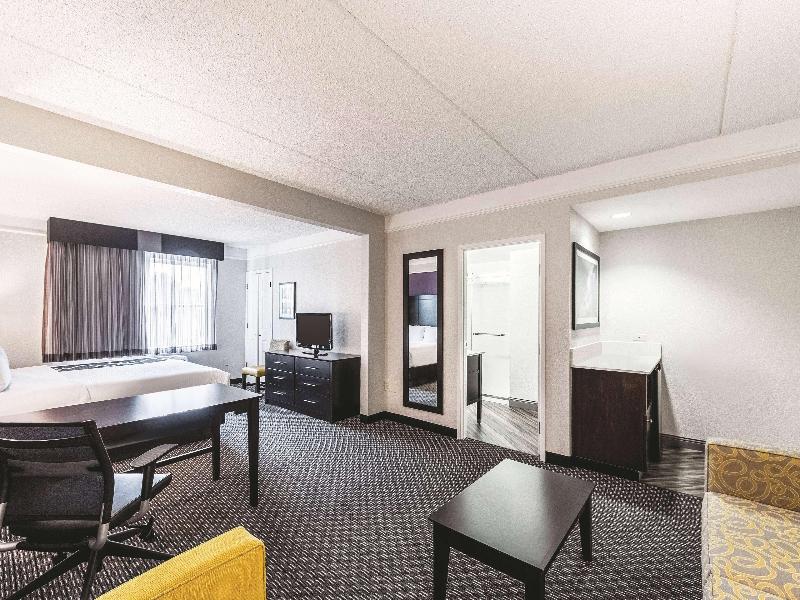 La Quinta Inn & Suites San Antonio Downtown image