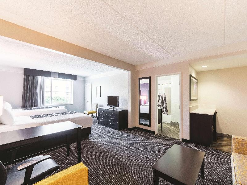 La Quinta Inn & Suites San Antonio Downtown image