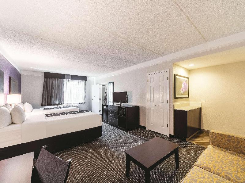 La Quinta Inn & Suites San Antonio Downtown image