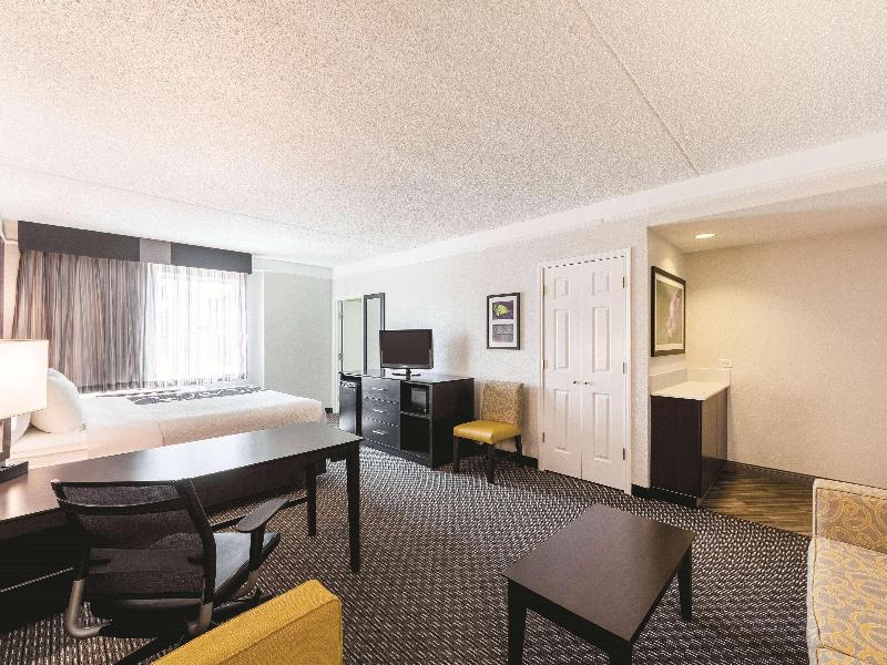 La Quinta Inn & Suites San Antonio Downtown image