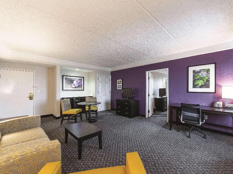 La Quinta Inn & Suites San Antonio Downtown image